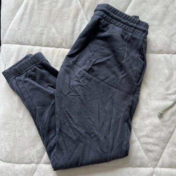 Aritzia TNA airy AF fleece sweatpants - Picture 3 of 3